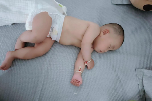 琼中宝宝总是摇头怎么回事